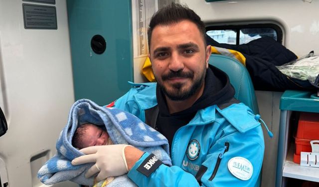 Şanlıurfa’da Bebek Ambulansta Dünyaya Geldi: Aileden Duygusal Jest!