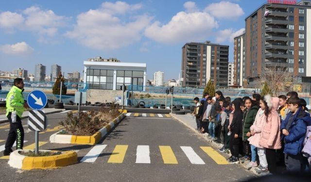 Şanlıurfa Büyükşehir Belediyesi’nden Çocuklara Trafik Eğitimi