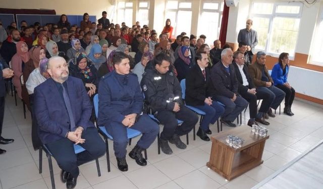 Depremin yıldönümünde Gördesli şehit öğretmene vefa