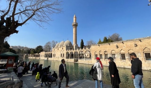 Güneşli Havayı Fırsat Bilen Ziyaretçiler Balıklıgöl’e Akın Etti