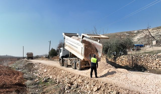 Şanlıurfa Büyükşehir Belediyesi, Birecik’te Kırsal Alandaki Yol Altyapısını Güçlendiriyor