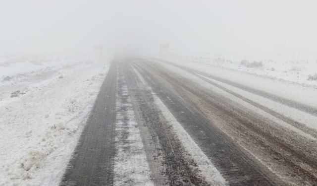 Şanlıurfa’da Karla Kapanan Yol Ulaşıma Açıldı