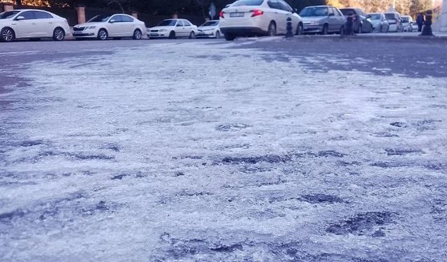 Şanlıurfa’da Soğuk Hava Etkisini Gösterdi: Sokaklar ve Parklar Buz Tutmuş Durumda