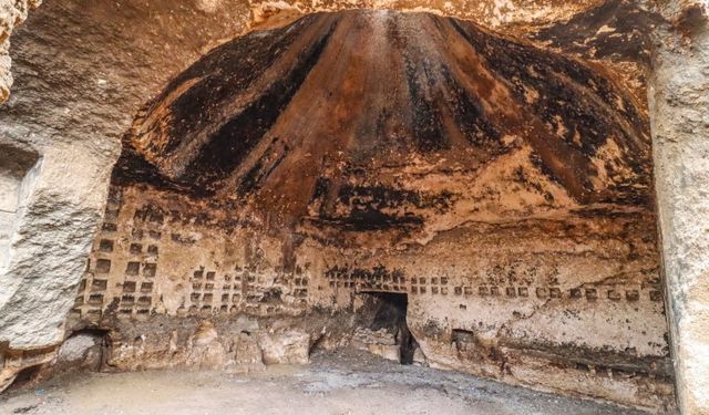 Şanlıurfa'da Roma Dönemi'ne Ait Nadir Kolumbaryumlar Keşfedildi