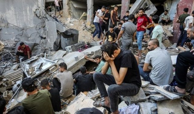 İsrail Gazze'ye Yoğun Saldırılar Düzenledi: 19 Filistinli Hayatını Kaybetti