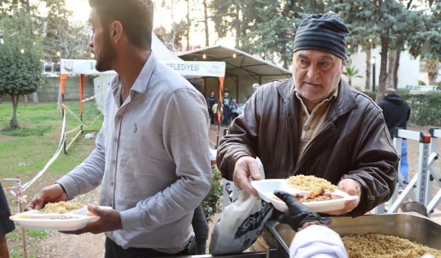 Şanlıurfa Büyükşehir Belediyesi, Ramazan Boyunca Binlerce Vatandaşı İftar Sofralarında Buluşturuyor