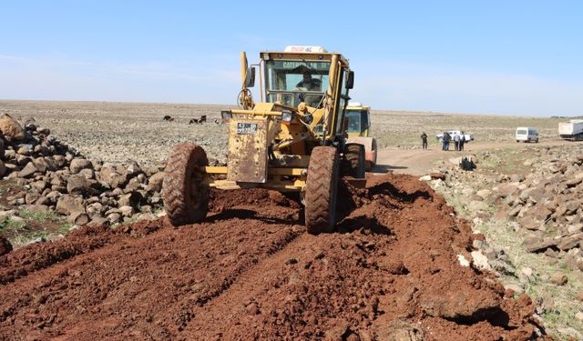 Şanlıurfa Büyükşehir Belediyesi, Viranşehir’de Keçeli Güzergahında Yol İyileştirmelerine Başladı