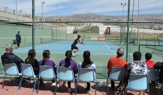 Şanlıurfa ve 11  İlden 130 Sporcu Şırnak'ta Tenis Şampiyonluğu İçin Yarışıyor