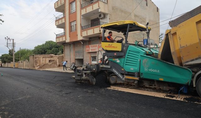 Suruç’ta Remil Yolu’na Sıcak Asfalt Serimi Başladı