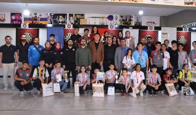 Şanlıurfa'da 23 Nisan Başkanlık Kupası Dart Turnuvası Şampiyonları Belli Oldu