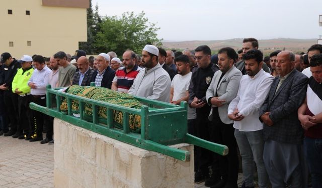 Polis Memuru Öztürk'ün Acı Kaybı! Emniyet Müdürü Cenazede Saf Tuttu
