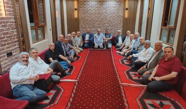 AK Parti 2001 yılı Şanlıurfa Kurucu İl Yönetimi üyeleri bir araya geldi.