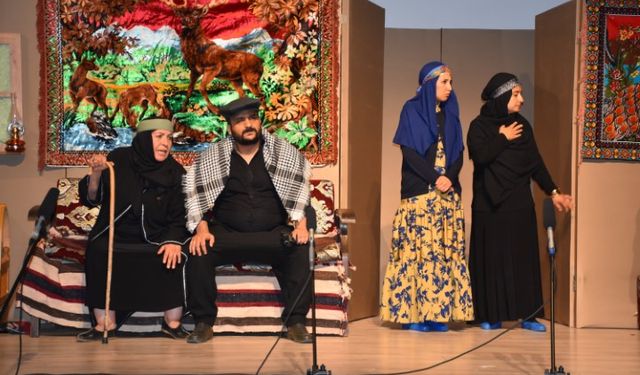 Töreye Sahneden Başkaldırı: “Barış İçin Perde Açıldı”