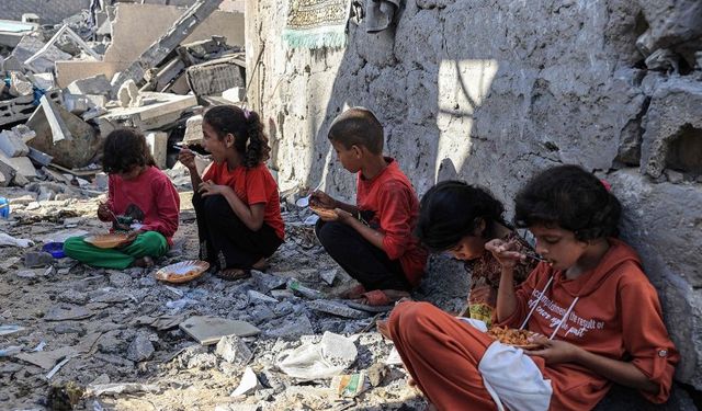 Şanlıurfalı öğrencilerden Gazze’ye anlamlı destek: Tiyatro gelirleri bağışlandı