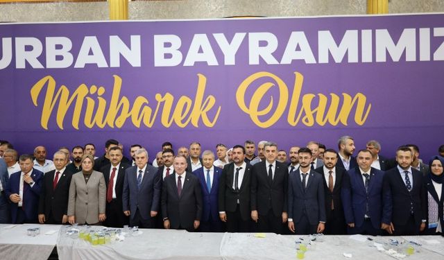 AK Parti’nin Bayramlaşma Programı Gündem Oldu: Kimler Katıldı?