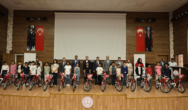 Şanlıurfa’da 1000 Başarılı Öğrenciye Bisiklet Hediyesi!