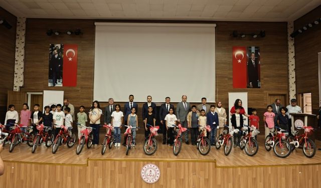 Gülpınar’dan Geleceğe Destek: Başarılı Öğrencilere Bisiklet Teşviki