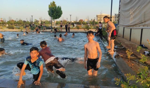Kavurucu Sıcaklar Şanlıurfa’yı Teslim Aldı, Minikler Havuza Koştu