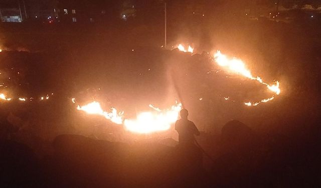 Şanlıurfa Karaköprü’de Korkutan Yangın!