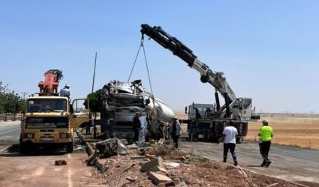 Şanlıurfa'da Yürekleri Ağza Getiren Kaza: Yakıt Tankeri Devrildi