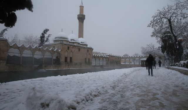 Şanlıurfa’da Kar Yağışı Tarihi Mekânlarda Kartpostallık Görüntüler Oluşturdu