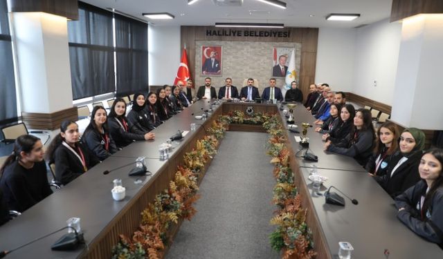 Başkan Canpolat Şanlıurfa İl Şampiyonu Yıldız Kızları Ağırladı!
