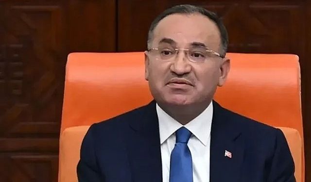 Şanlıurfa Milletvekili Bekir Bozdağ’dan Bayrağa Saldırıya Sert Tepki