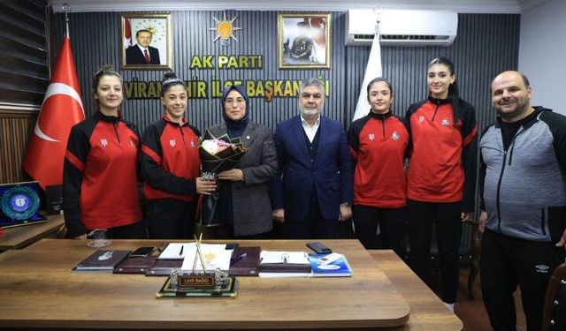 Cevahir Asuman Yazmacı’dan Viranşehir Voleybol Kadını Takımı’na Destek!