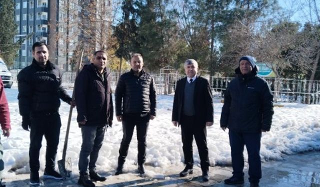 Haliliye’de Okul Bahçelerinde Kar Temizliği Çalışmaları İncelendi