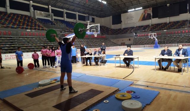 Şanlıurfa’da Okul Sporları Halter Müsabakaları Tamamlandı