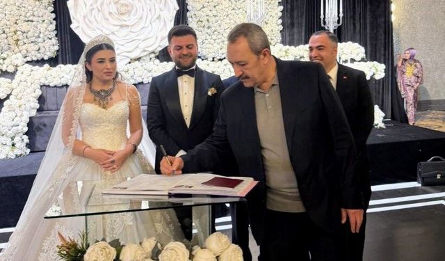 Borsa Başkanı Kaya, Safa ve Tuğba Çiftinin Nikâhına Şahitlik Etti