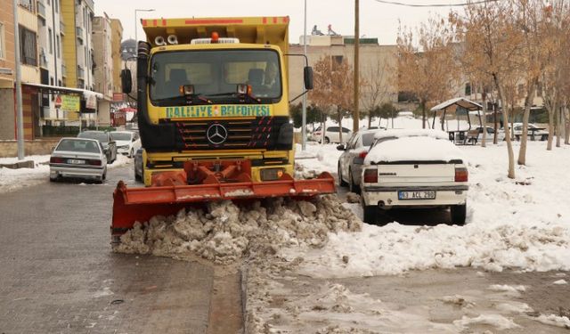 Şanlıurfa Haliliye’de Karla Mücadele Çalışmaları Aralıksız Sürüyor