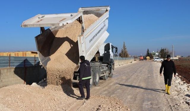 Şanlıurfa’da Yardımcı İle Kısas Arası Yol Sıcak Asfaltla Yenileniyor