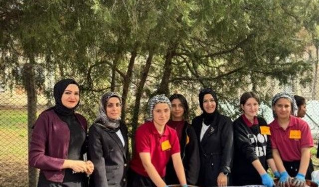 Karaköprü’de ihtiyaç sahibi öğrenciler yararına kermes düzenlendi