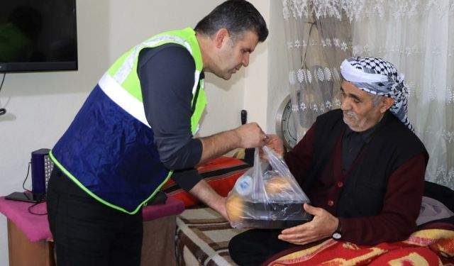 Şanlıurfa Büyükşehir’den 1100 Aileye Sıcak Yemek Desteği!