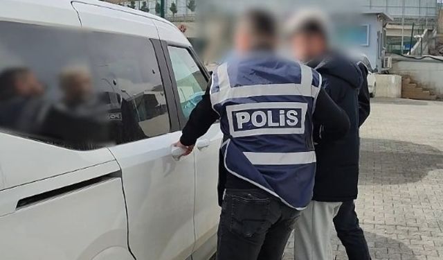 Kırşehir’de Polis ve Asker Kılığıyla Dolandırıcılık Yapan 4 Şüpheli Tutuklandı!