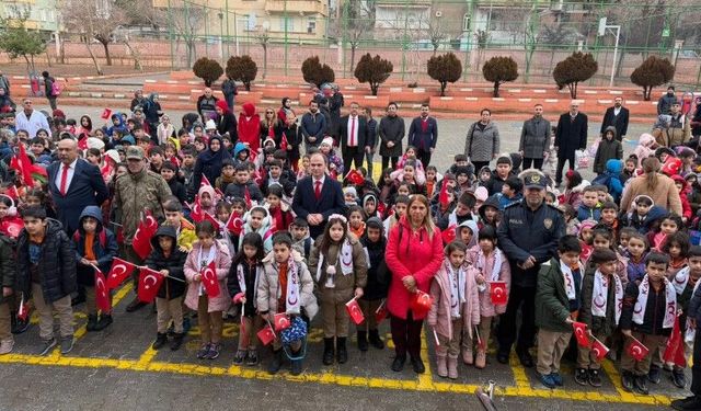 Şanlıurfa Siverek’te İkinci Dönemin İlk Dersi Bayrak Sevgisi Oldu!