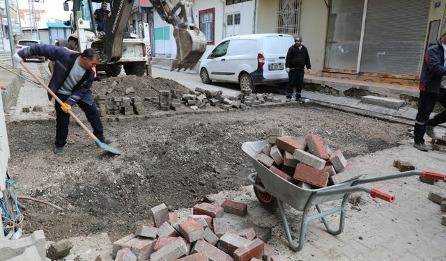 Viranşehir Belediyesi’nden Yağış Sonrası Yol Onarımı