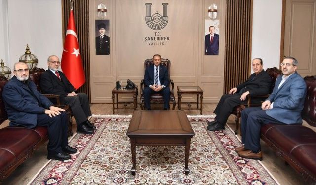 Haliliye ve Hizmet Vakfı Üyeleri Şanlıurfa Valisi Hasan Şıldak’ı Ziyaret Etti