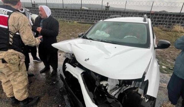 Şanlıurfa Siverek’te Feci Kaza! İki Otomobil Kafa Kafaya Çarpıştı