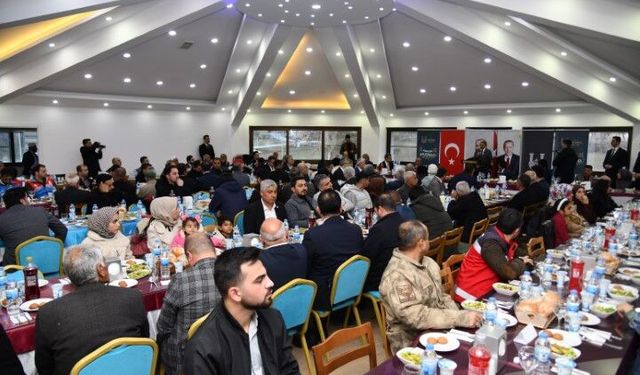 Şanlıurfa Valisi Hasan Şıldak Bozova’da Vatandaşlarla Aynı Sofrada Buluştu!