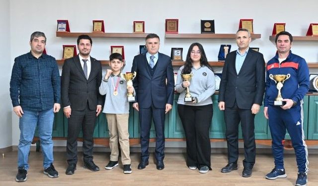 Şanlıurfa’da Başarılı Öğrencilerden İl Milli Eğitim Müdürü’ne Ziyaret