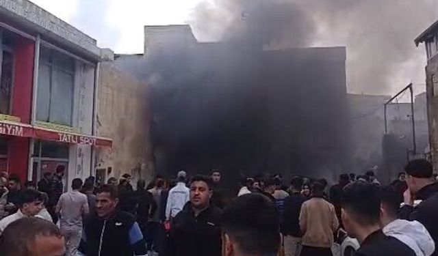 Şanlıurfa’da Trafo Patladı: 4 Araç Alev Aldı