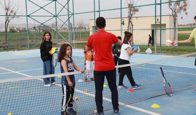 Şanlıurfa Eyyübiye’de Ücretsiz Tenis Kursları Başladı