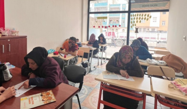 Eyyübiye Yenice Kadın Destek Merkezi’nde Okuma-Yazma Kursları Devam Ediyor!