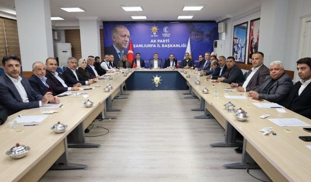 AK Parti Şanlıurfa İl Başkanlığı’nda Grup Toplantısı Yapıldı
