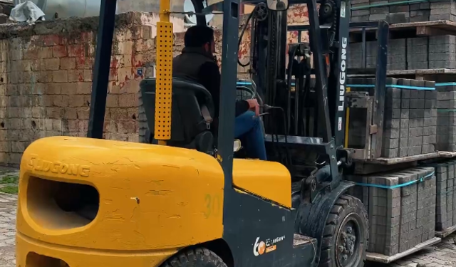 Viranşehir Gölbaşı Mahallesi’nde Yol Yenileme Çalışması Devam Ediyor