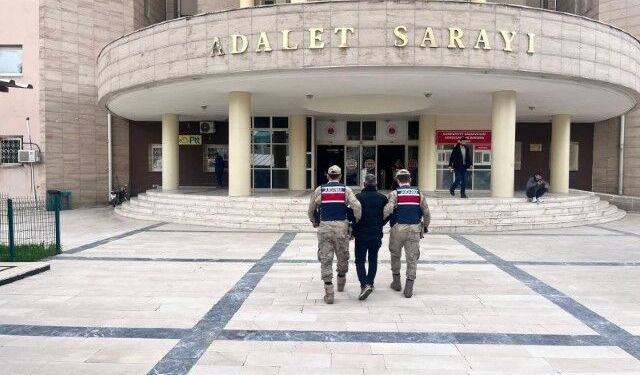 Şanlıurfa’da Dolandırıcılık Suçundan Aranan Şahıs Yakalanarak Tutuklandı
