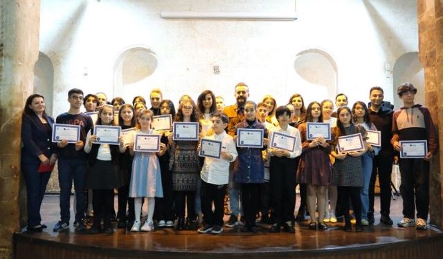 Şanlıurfa’da 98 Genç Piyanist Dünya Piyano Günü’nde Sahne Aldı!