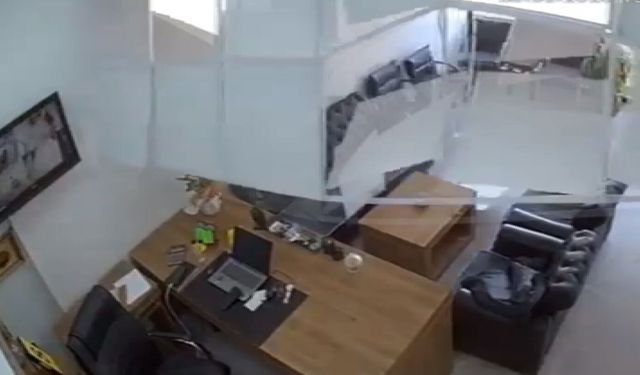 Şanlıurfa’da Emlak Ofisinde Asma Tavan Çöktü: O Anlar Kamerada